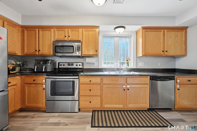 2 Stetson Place 2, Danbury, CT 06811