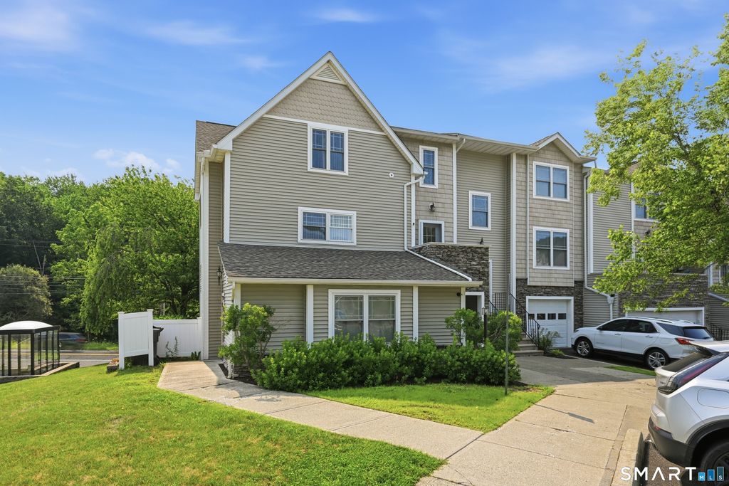 2 Stetson Place 2, Danbury, CT 06811