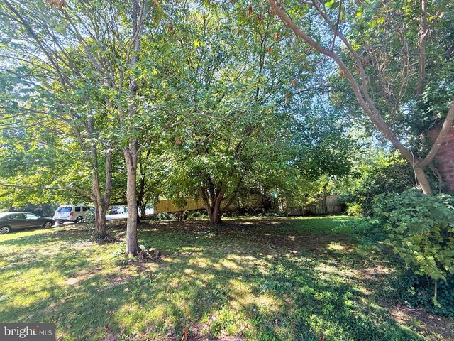600 W GLEBE RD, Alexandria, VA 22305