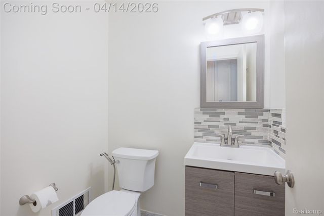933 Kirts Boulevard, Troy, MI 48084
