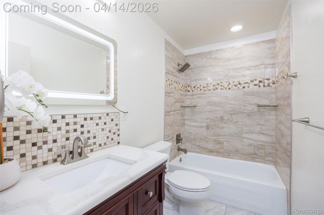 933 Kirts Boulevard, Troy, MI 48084