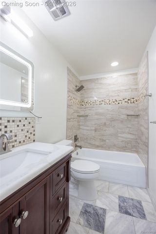 933 Kirts Boulevard, Troy, MI 48084