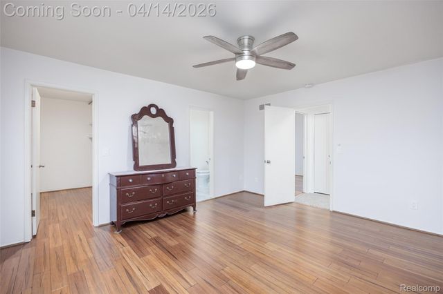 933 Kirts Boulevard, Troy, MI 48084