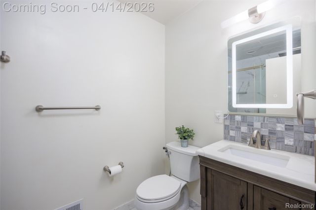 933 Kirts Boulevard, Troy, MI 48084