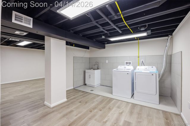 933 Kirts Boulevard, Troy, MI 48084