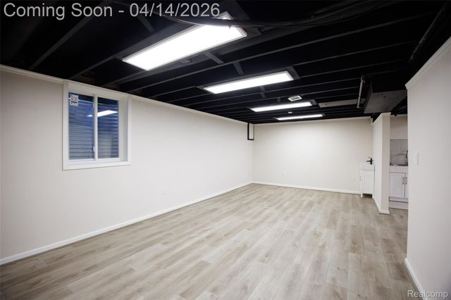 933 Kirts Boulevard, Troy, MI 48084