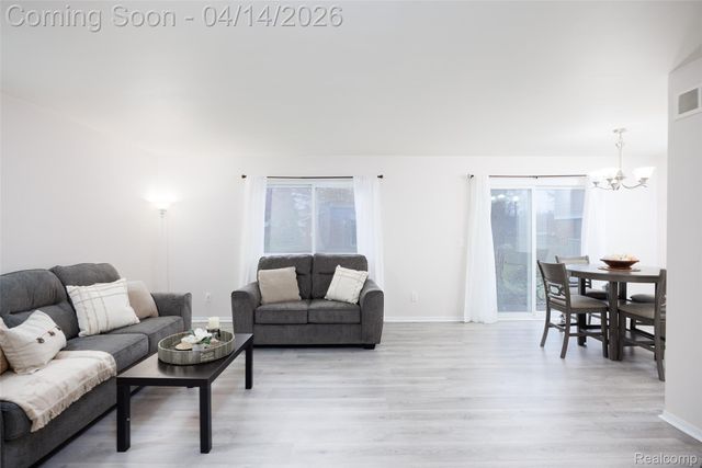 933 Kirts Boulevard, Troy, MI 48084