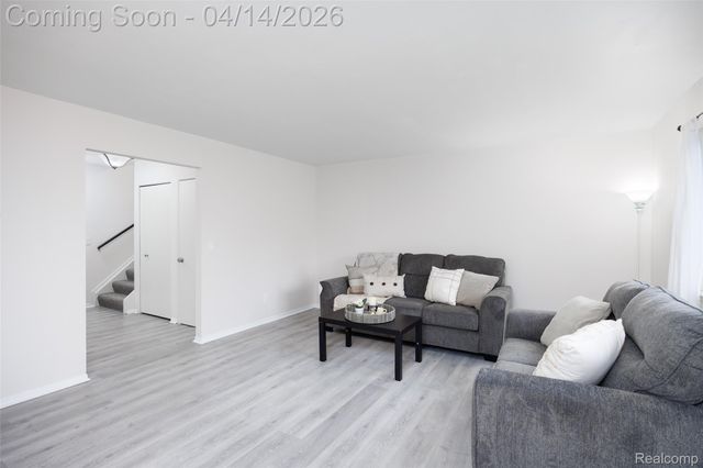933 Kirts Boulevard, Troy, MI 48084