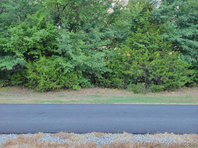 Hummingbird Lane, Eufaula, OK 74432