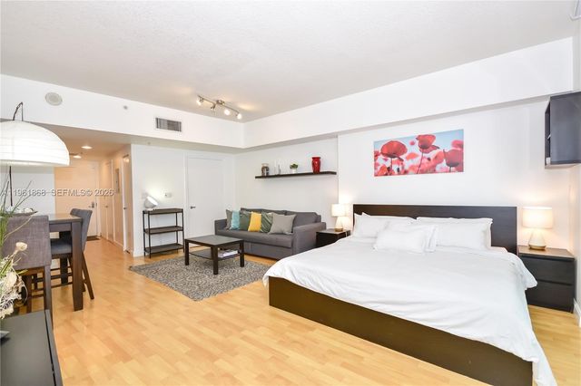 1750 N Bayshore Dr 1211, Miami, FL 33132