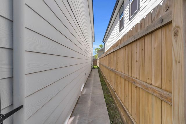 8124 Sterlingshire Street A, Houston, TX 77078