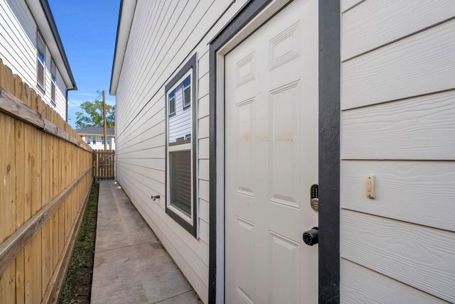 8124 Sterlingshire Street A, Houston, TX 77078