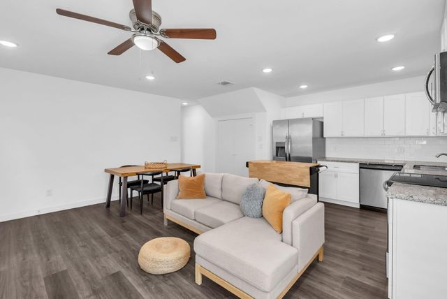 8124 Sterlingshire Street A, Houston, TX 77078