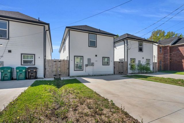 8124 Sterlingshire Street A, Houston, TX 77078