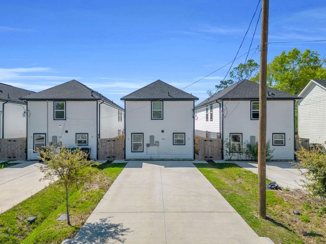 8124 Sterlingshire Street A, Houston, TX 77078