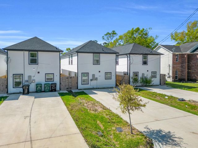 8124 Sterlingshire Street A, Houston, TX 77078