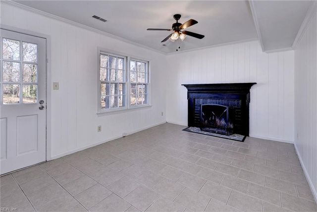 862 Moyer RD, Newport News, VA 23608