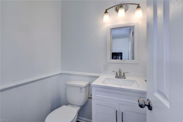 862 Moyer RD, Newport News, VA 23608