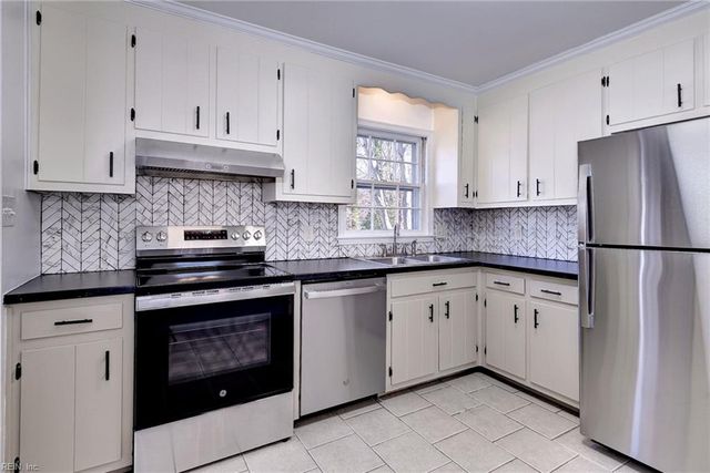 862 Moyer RD, Newport News, VA 23608