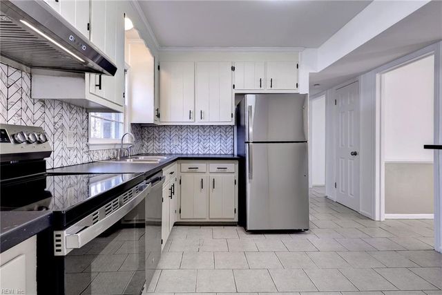 862 Moyer RD, Newport News, VA 23608