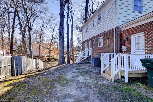 862 Moyer RD, Newport News, VA 23608