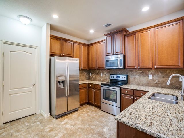 2920 Peyton Brook Drive, Fort Worth, TX 76137
