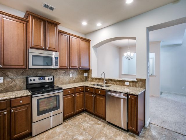 2920 Peyton Brook Drive, Fort Worth, TX 76137