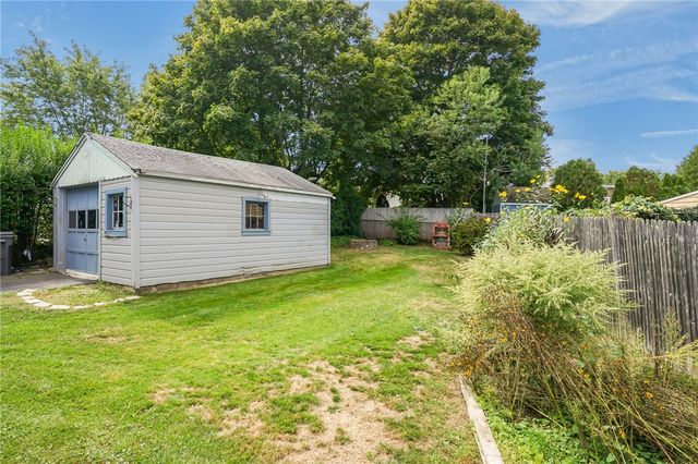 16 King Road, Middletown, RI 02842
