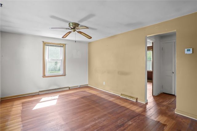 16 King Road, Middletown, RI 02842