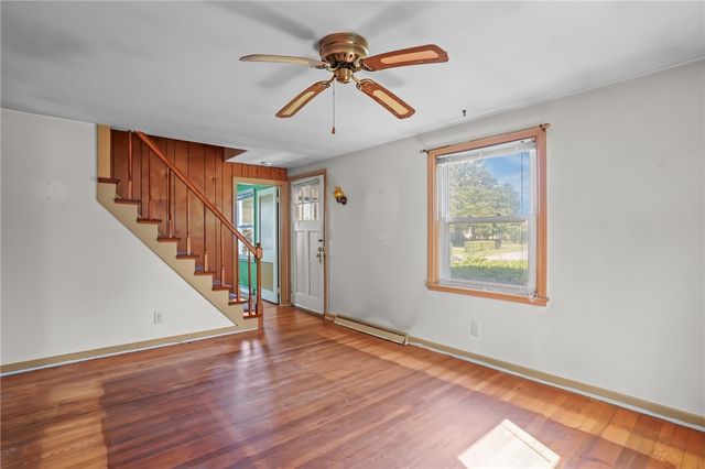 16 King Road, Middletown, RI 02842