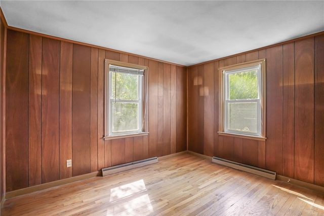 16 King Road, Middletown, RI 02842