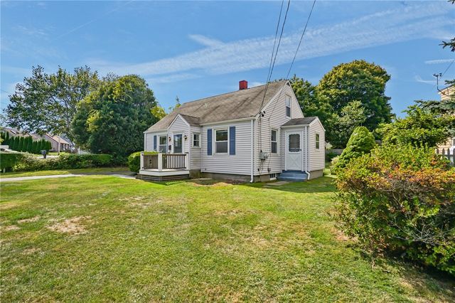 16 King Road, Middletown, RI 02842