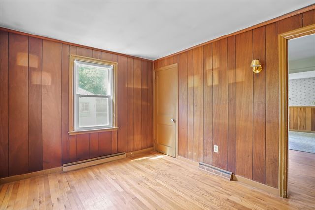 16 King Road, Middletown, RI 02842