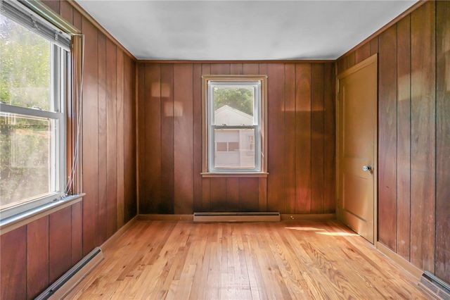 16 King Road, Middletown, RI 02842