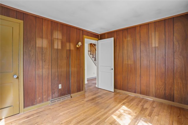 16 King Road, Middletown, RI 02842