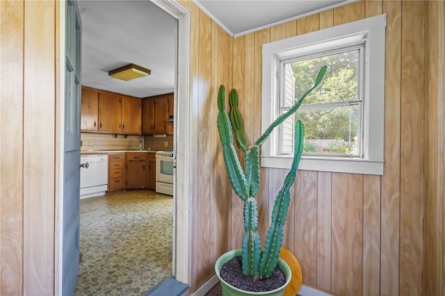 16 King Road, Middletown, RI 02842