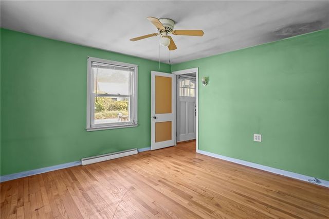 16 King Road, Middletown, RI 02842