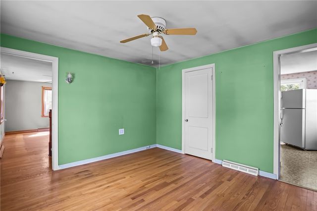 16 King Road, Middletown, RI 02842