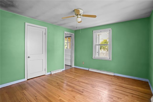 16 King Road, Middletown, RI 02842