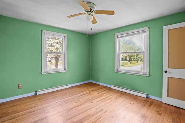 16 King Road, Middletown, RI 02842