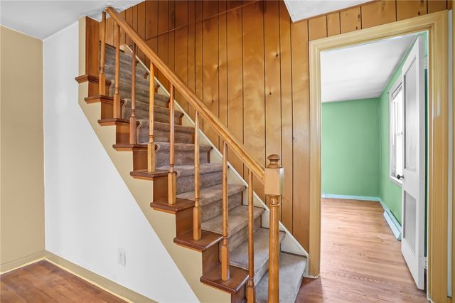 16 King Road, Middletown, RI 02842