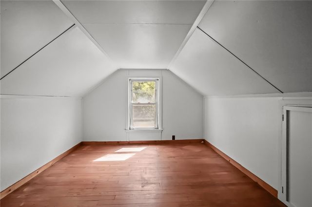 16 King Road, Middletown, RI 02842