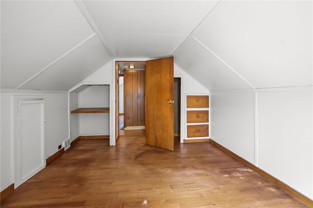 16 King Road, Middletown, RI 02842