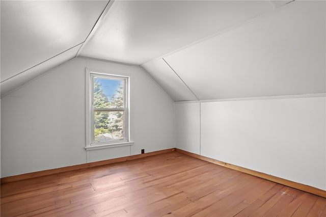 16 King Road, Middletown, RI 02842