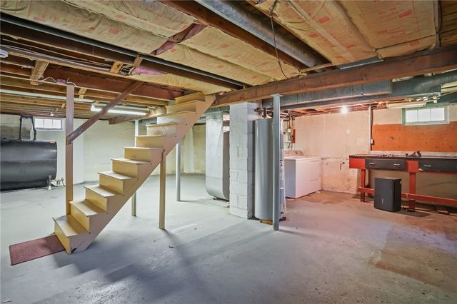 16 King Road, Middletown, RI 02842