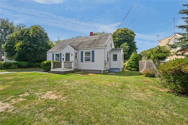 16 King Road, Middletown, RI 02842
