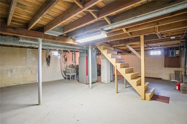 16 King Road, Middletown, RI 02842