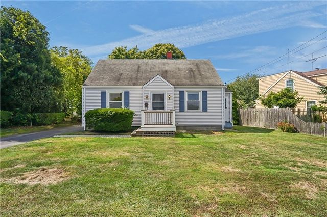 16 King Road, Middletown, RI 02842