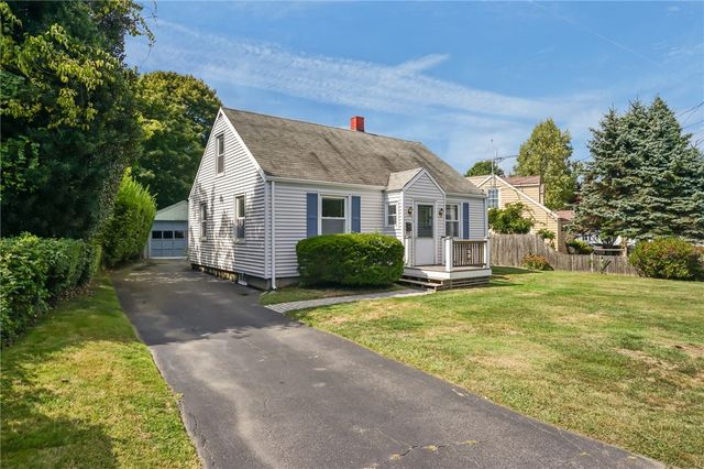 16 King Road, Middletown, RI 02842