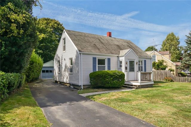 16 King Road, Middletown, RI 02842